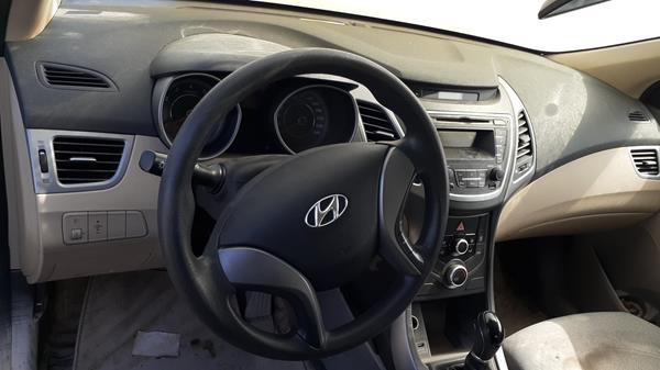 Photo 13 VIN: KMHDG41CXFU272405 - HYUNDAI ELANTRA 