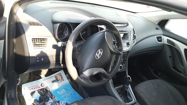 Photo 10 VIN: KMHDG41CXFU272730 - HYUNDAI ELANTRA 