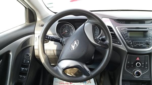 Photo 12 VIN: KMHDG41CXFU272730 - HYUNDAI ELANTRA 