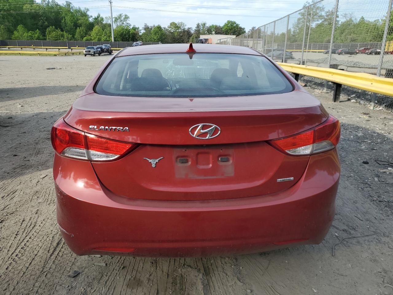 Photo 5 VIN: KMHDH4AE0BU128158 - HYUNDAI ELANTRA 