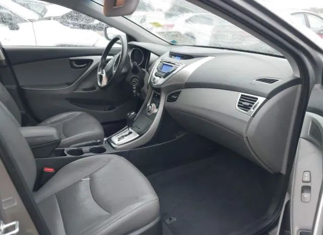 Photo 4 VIN: KMHDH4AE0BU137409 - HYUNDAI ELANTRA 