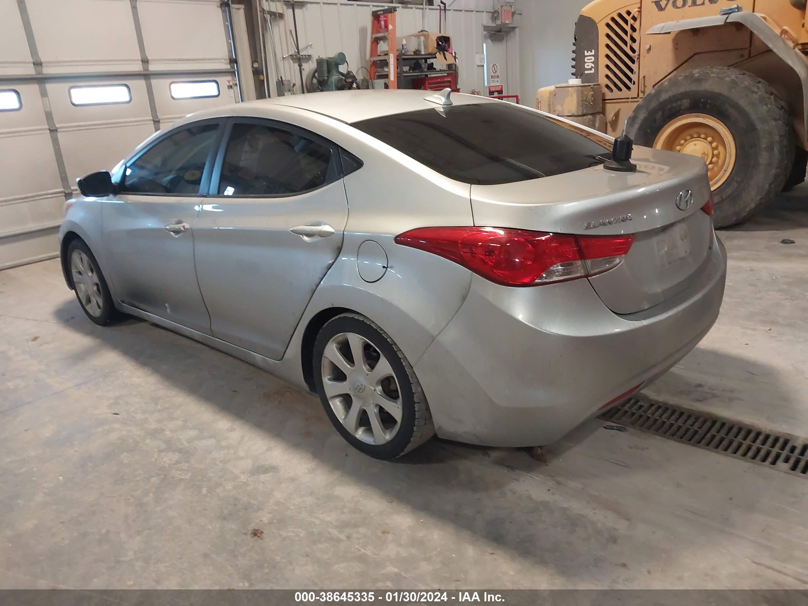 Photo 2 VIN: KMHDH4AE0BU140746 - HYUNDAI ELANTRA 