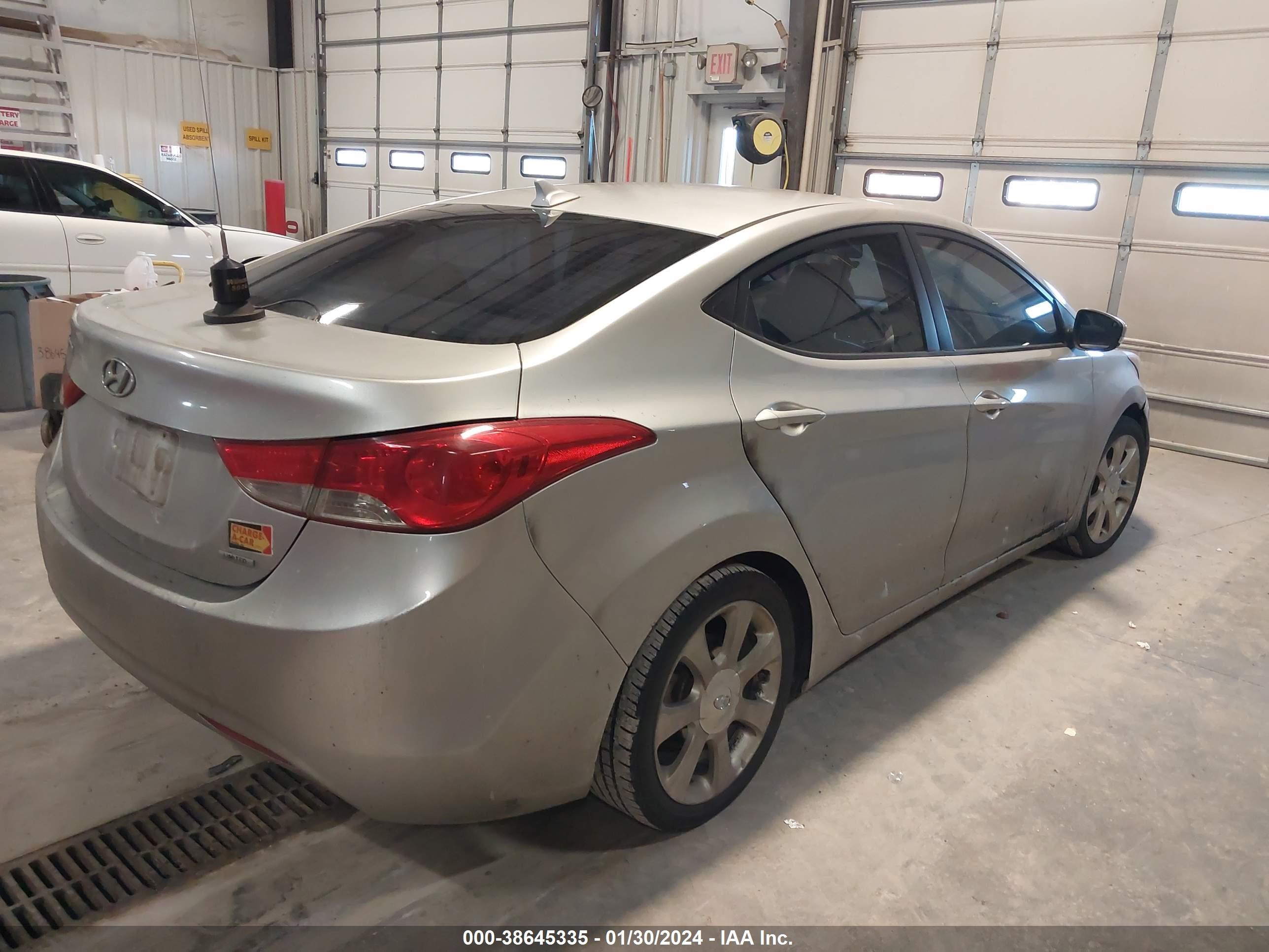 Photo 3 VIN: KMHDH4AE0BU140746 - HYUNDAI ELANTRA 