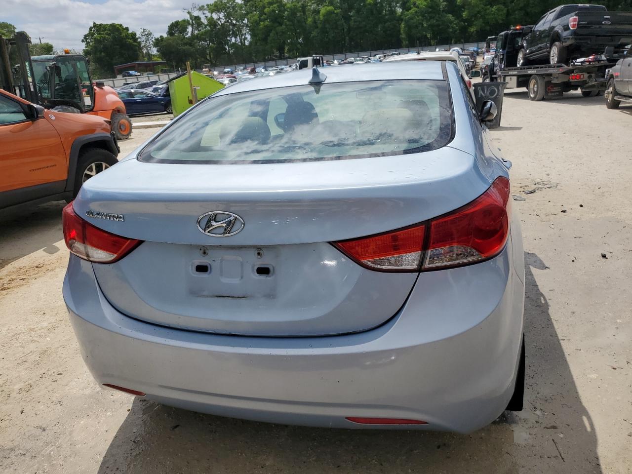 Photo 5 VIN: KMHDH4AE0CU185204 - HYUNDAI ELANTRA 