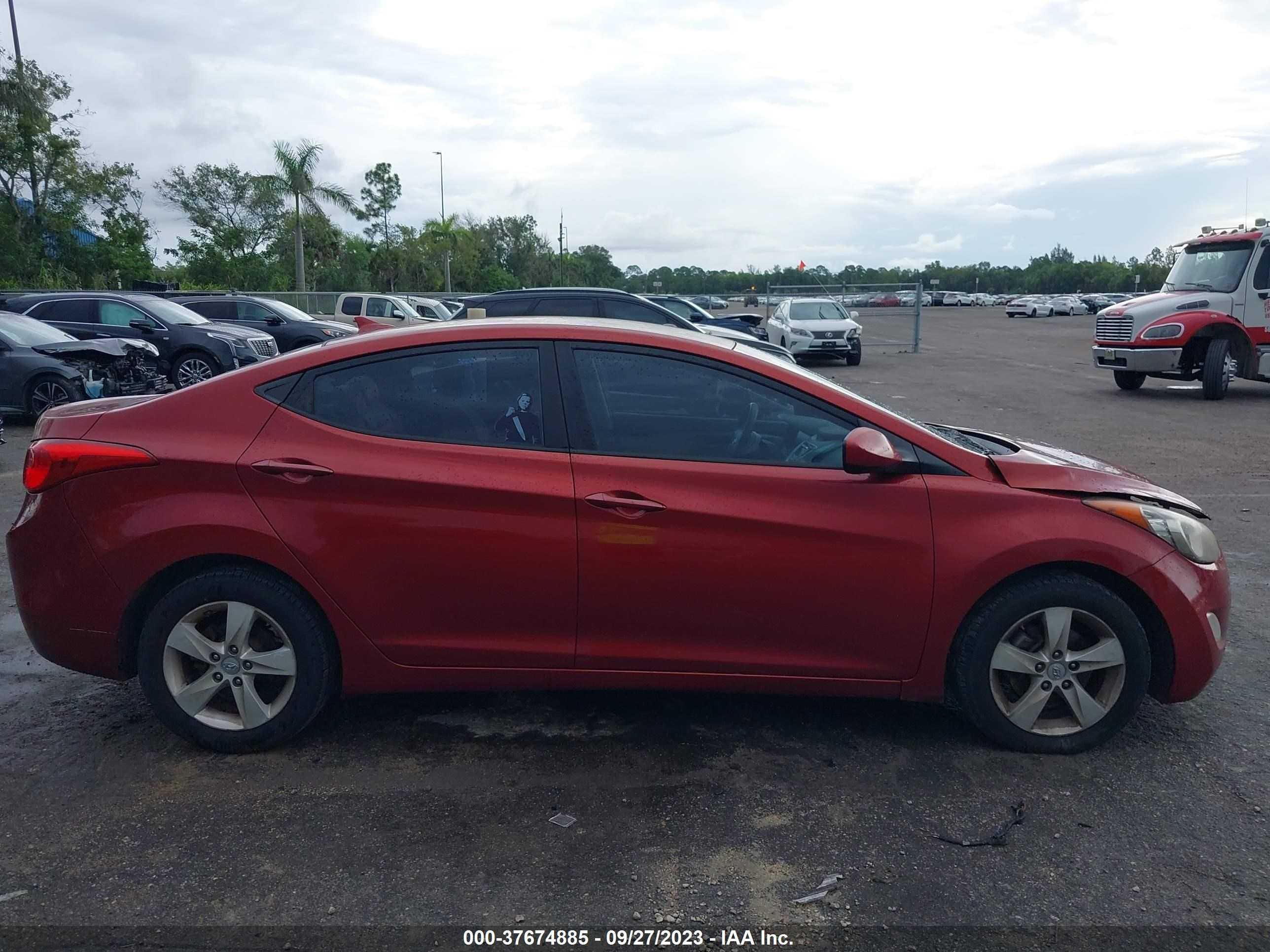 Photo 12 VIN: KMHDH4AE0CU277364 - HYUNDAI ELANTRA 