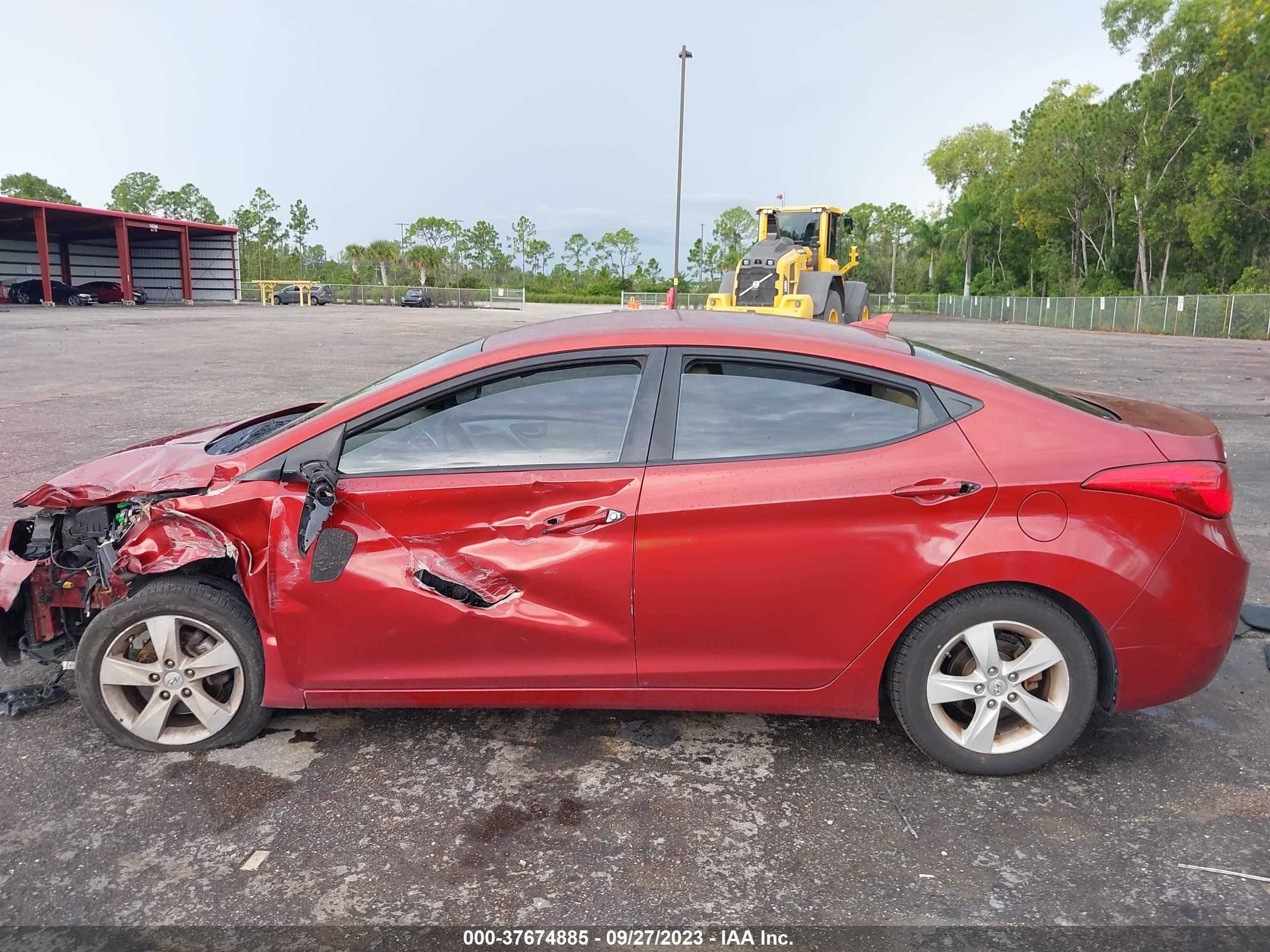 Photo 13 VIN: KMHDH4AE0CU277364 - HYUNDAI ELANTRA 