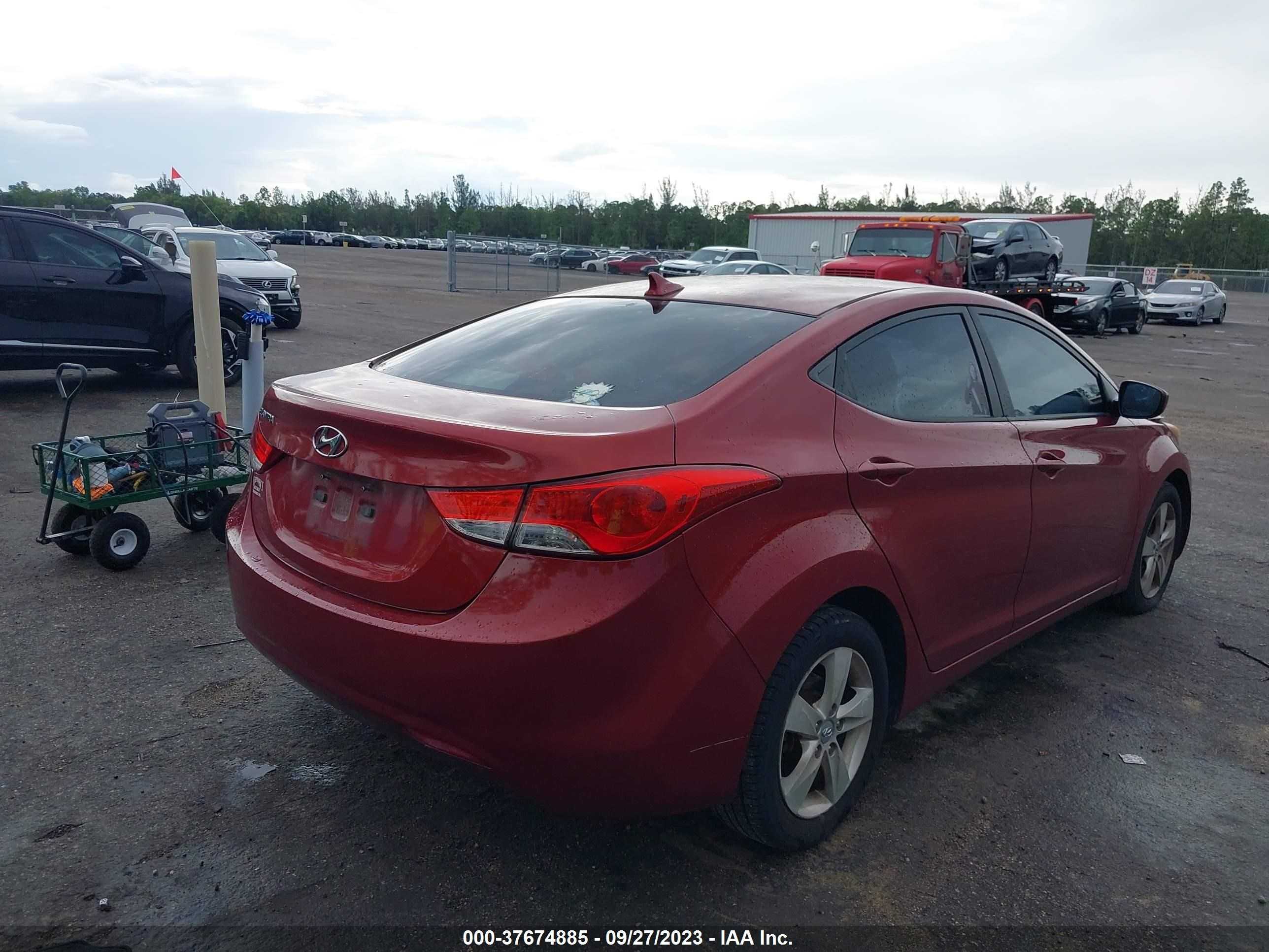 Photo 3 VIN: KMHDH4AE0CU277364 - HYUNDAI ELANTRA 