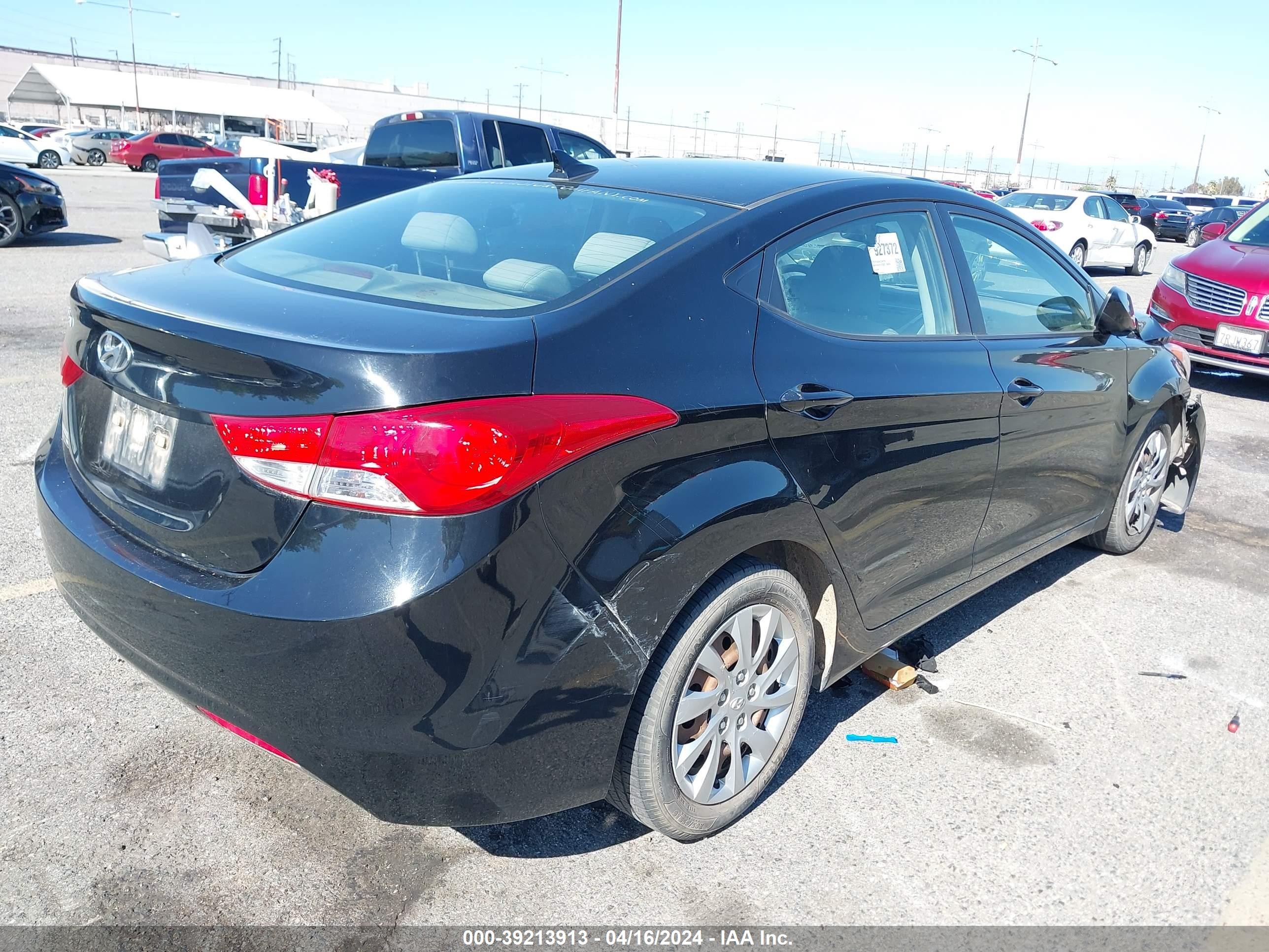 Photo 3 VIN: KMHDH4AE0CU370367 - HYUNDAI ELANTRA 