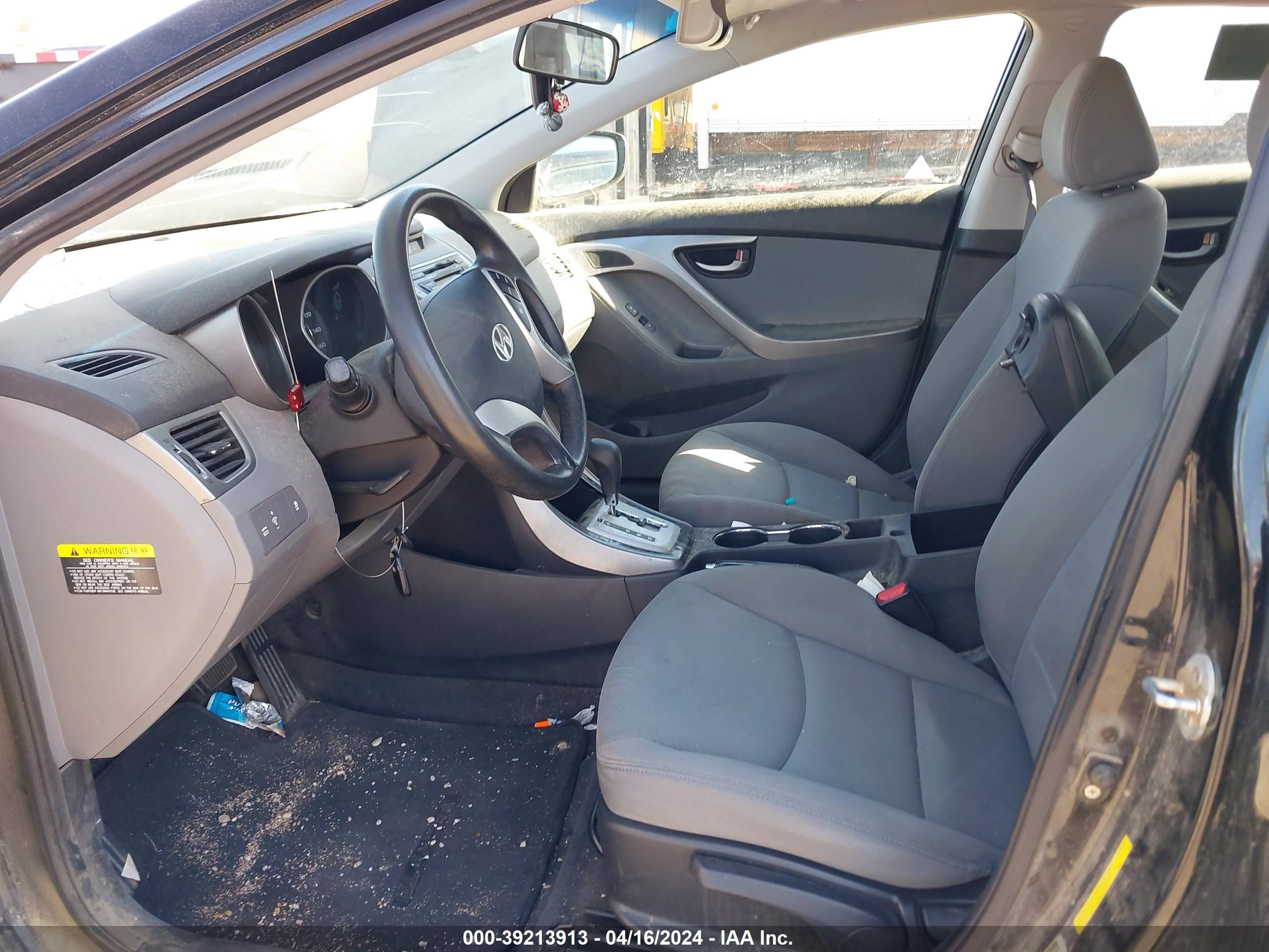 Photo 4 VIN: KMHDH4AE0CU370367 - HYUNDAI ELANTRA 