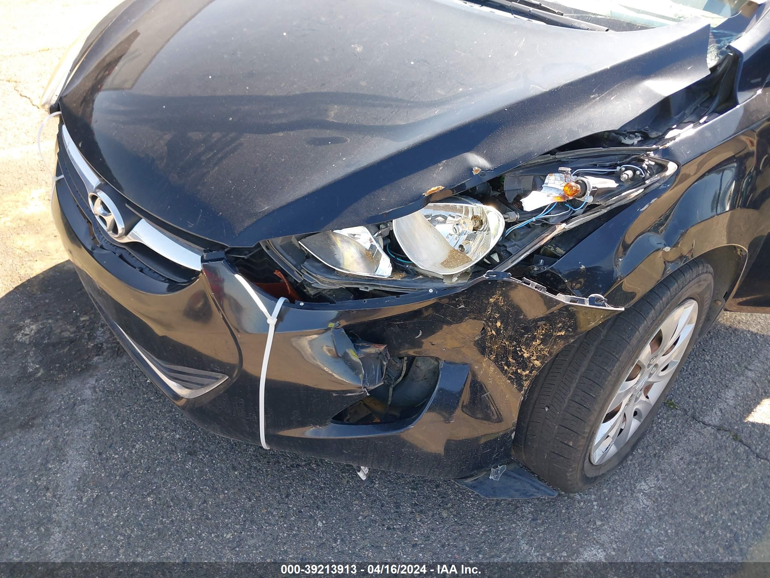 Photo 5 VIN: KMHDH4AE0CU370367 - HYUNDAI ELANTRA 