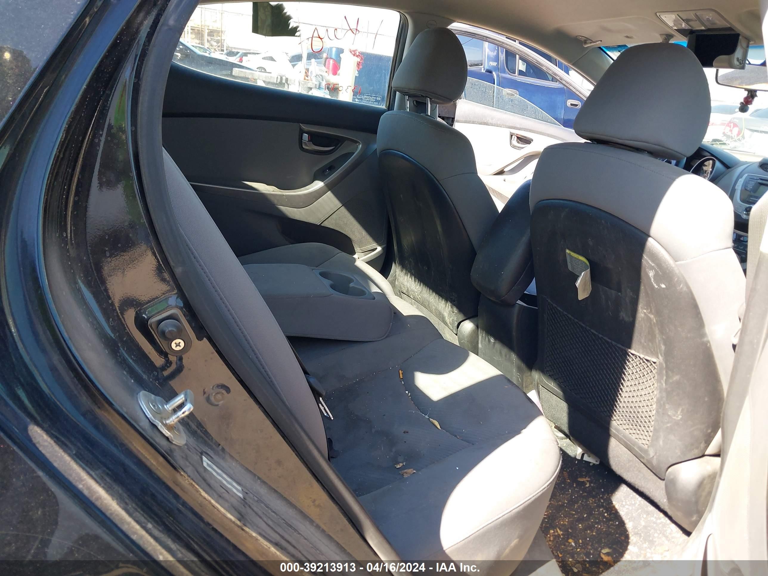 Photo 7 VIN: KMHDH4AE0CU370367 - HYUNDAI ELANTRA 