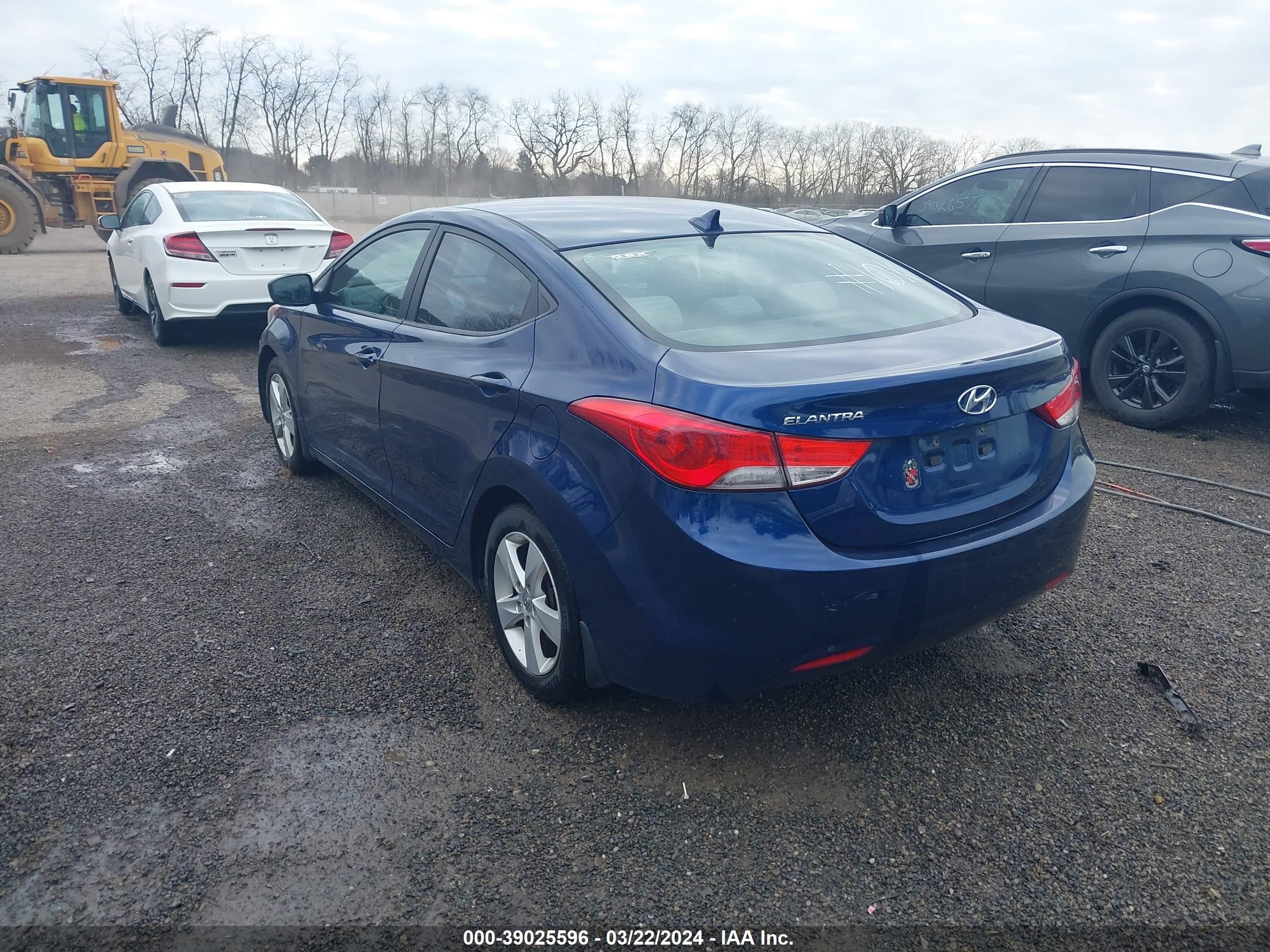 Photo 2 VIN: KMHDH4AE0DU520916 - HYUNDAI ELANTRA 