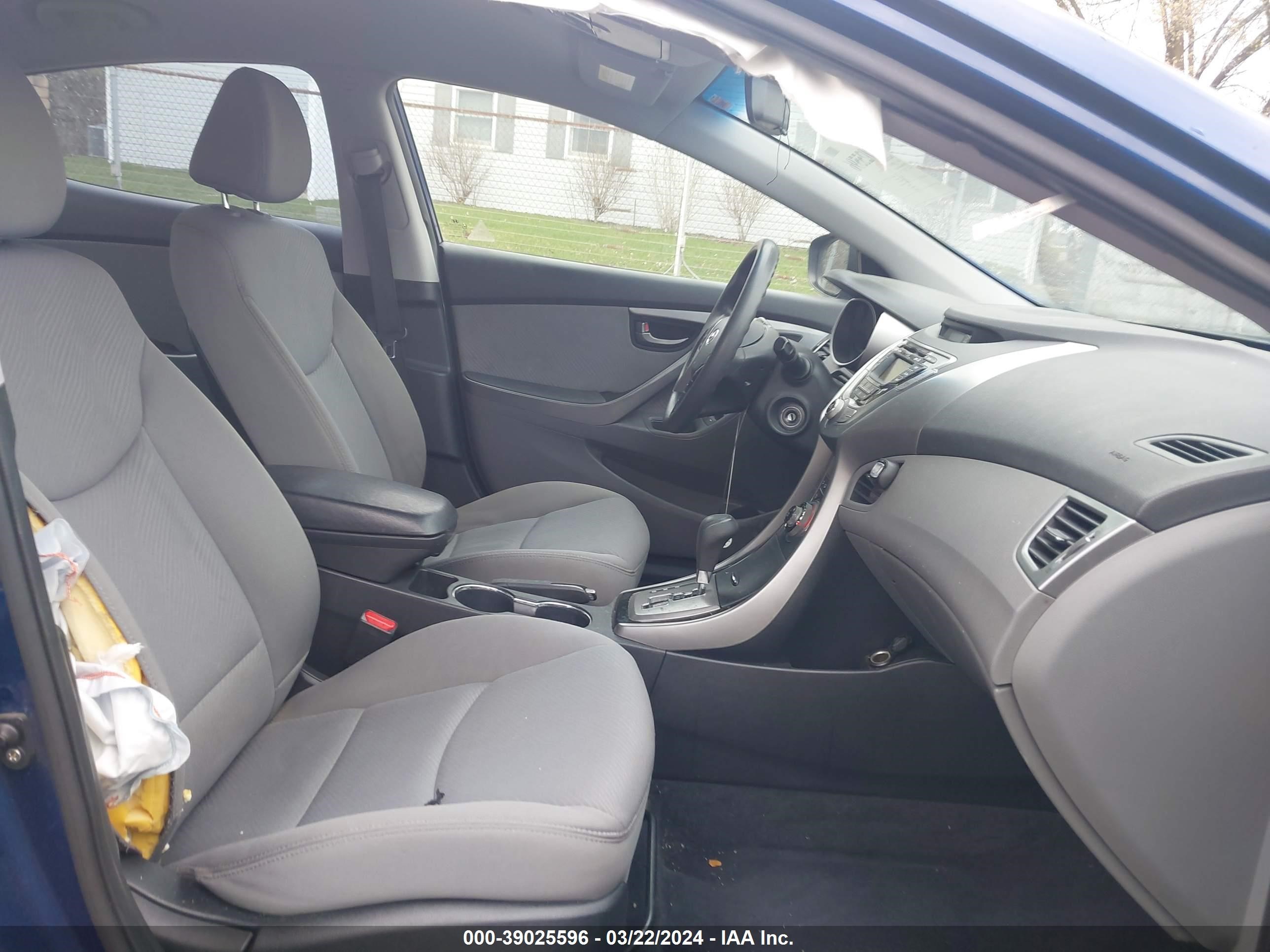 Photo 4 VIN: KMHDH4AE0DU520916 - HYUNDAI ELANTRA 