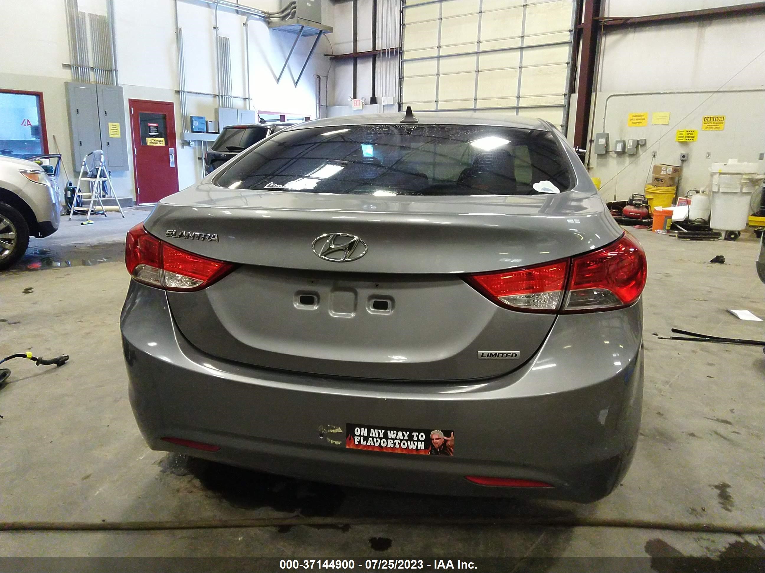 Photo 16 VIN: KMHDH4AE0DU528028 - HYUNDAI ELANTRA 