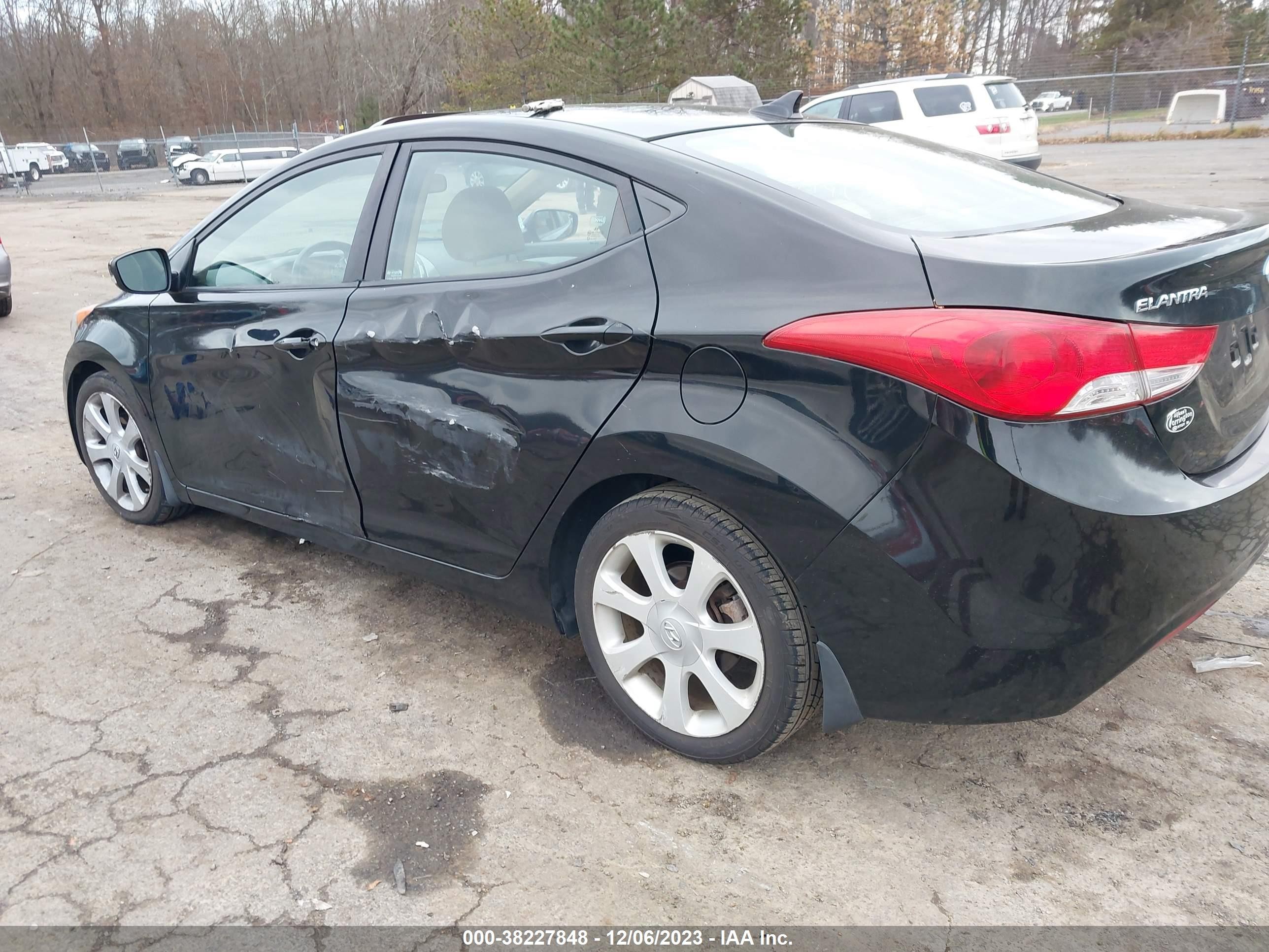 Photo 2 VIN: KMHDH4AE0DU569162 - HYUNDAI ELANTRA 