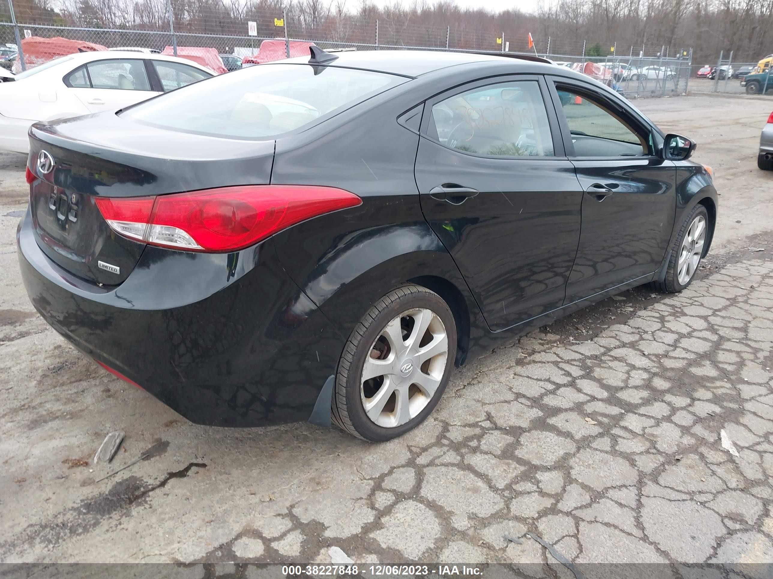 Photo 3 VIN: KMHDH4AE0DU569162 - HYUNDAI ELANTRA 