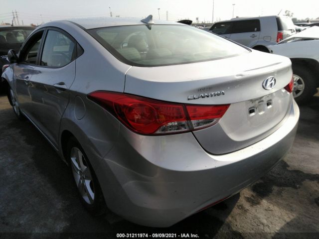 Photo 2 VIN: KMHDH4AE0DU582722 - HYUNDAI ELANTRA 