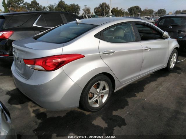 Photo 3 VIN: KMHDH4AE0DU582722 - HYUNDAI ELANTRA 