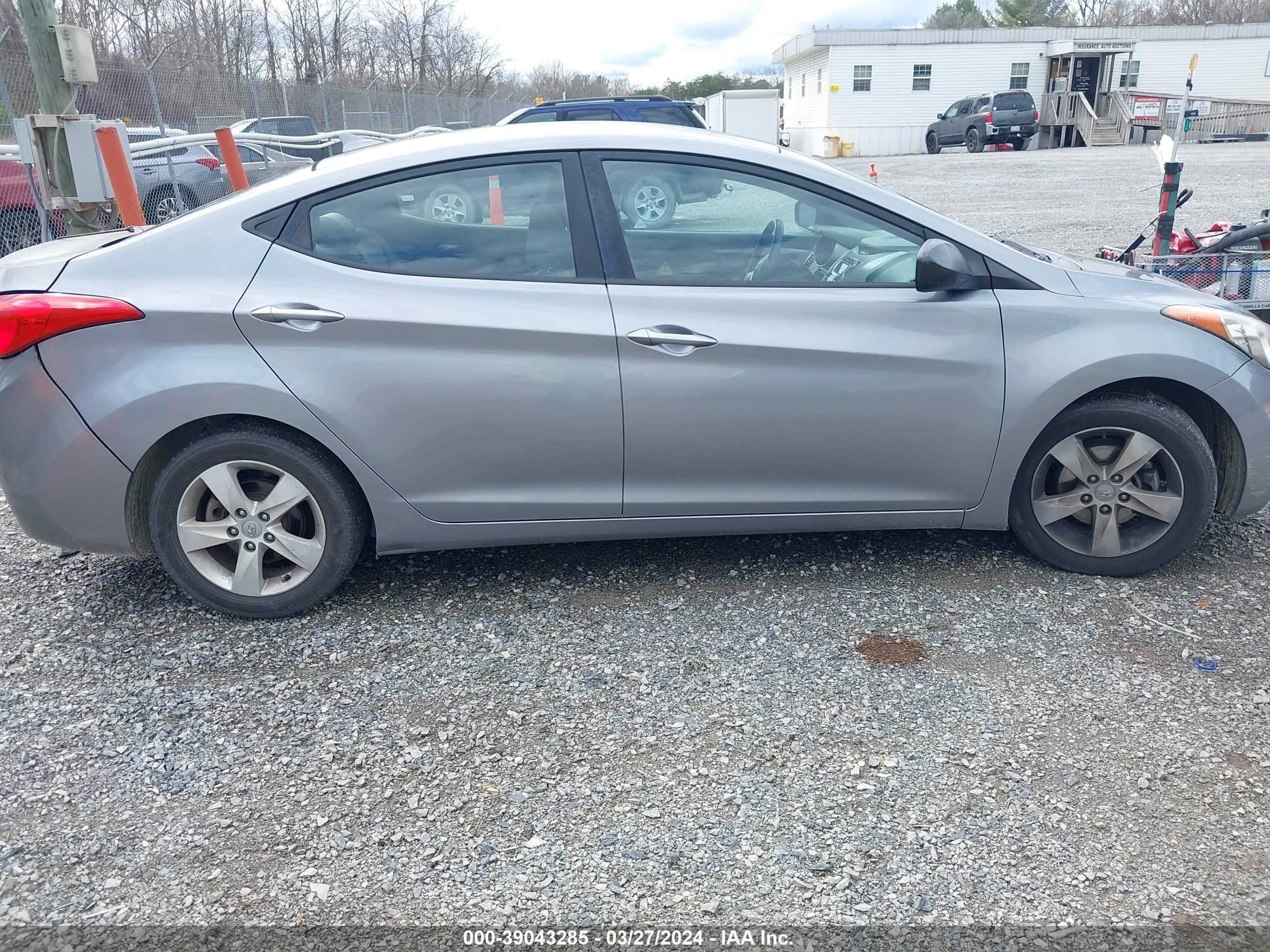 Photo 12 VIN: KMHDH4AE0DU721103 - HYUNDAI ELANTRA 