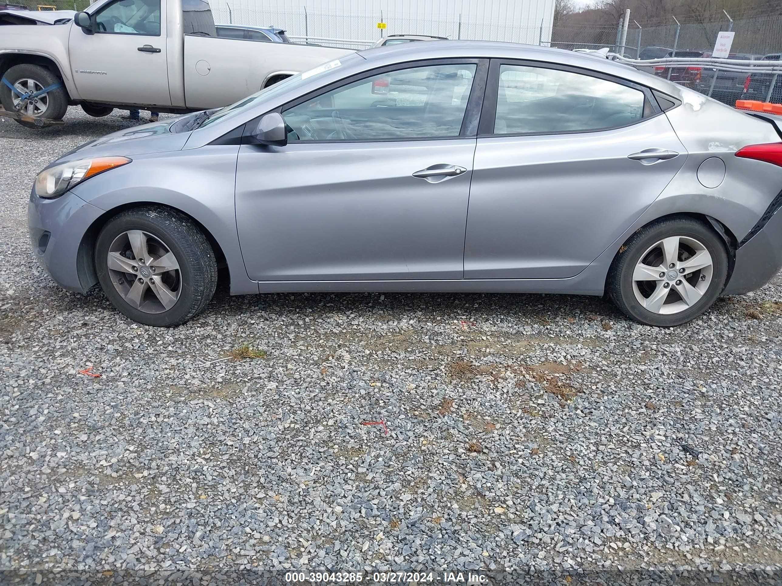 Photo 13 VIN: KMHDH4AE0DU721103 - HYUNDAI ELANTRA 