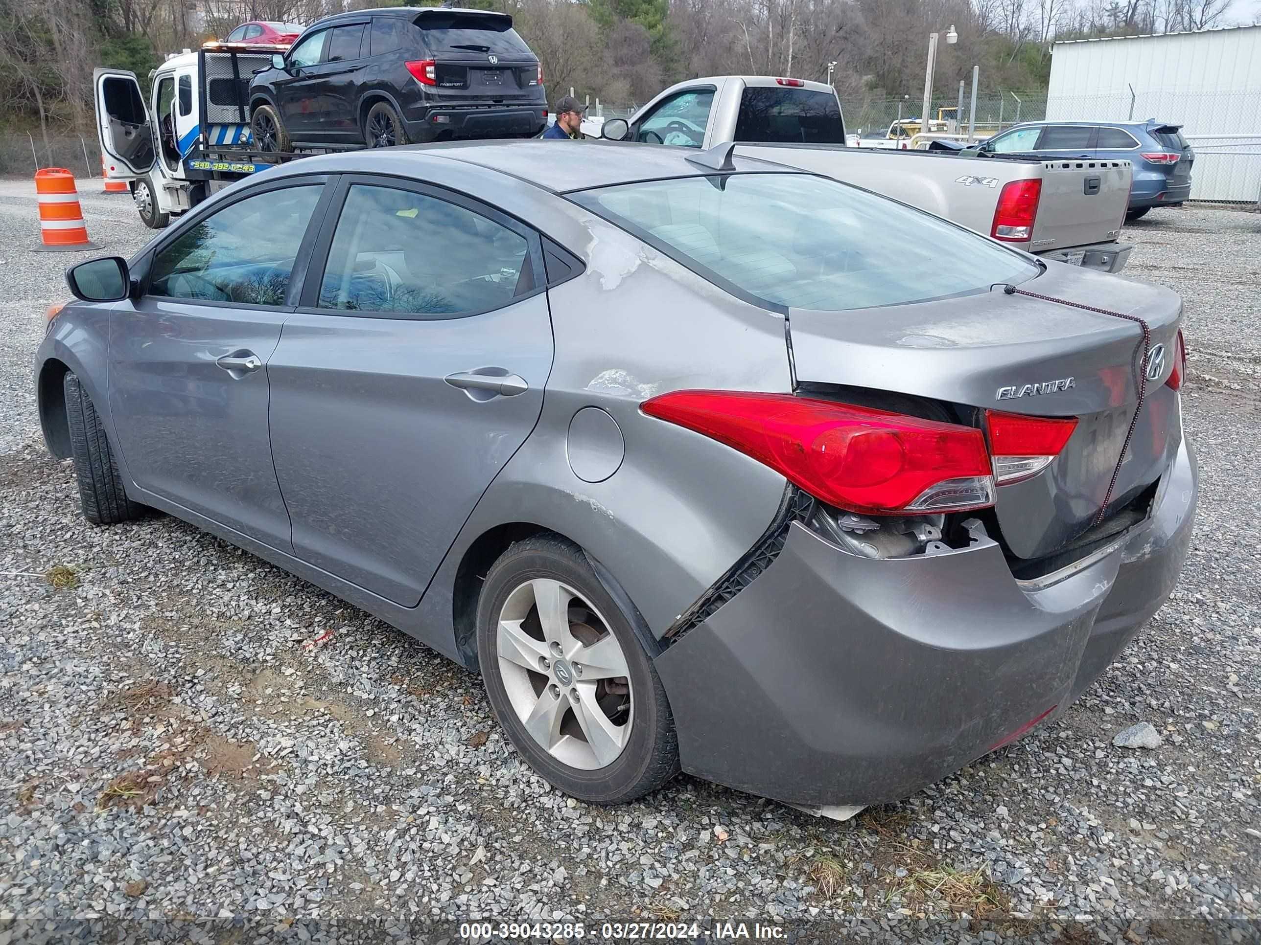 Photo 2 VIN: KMHDH4AE0DU721103 - HYUNDAI ELANTRA 