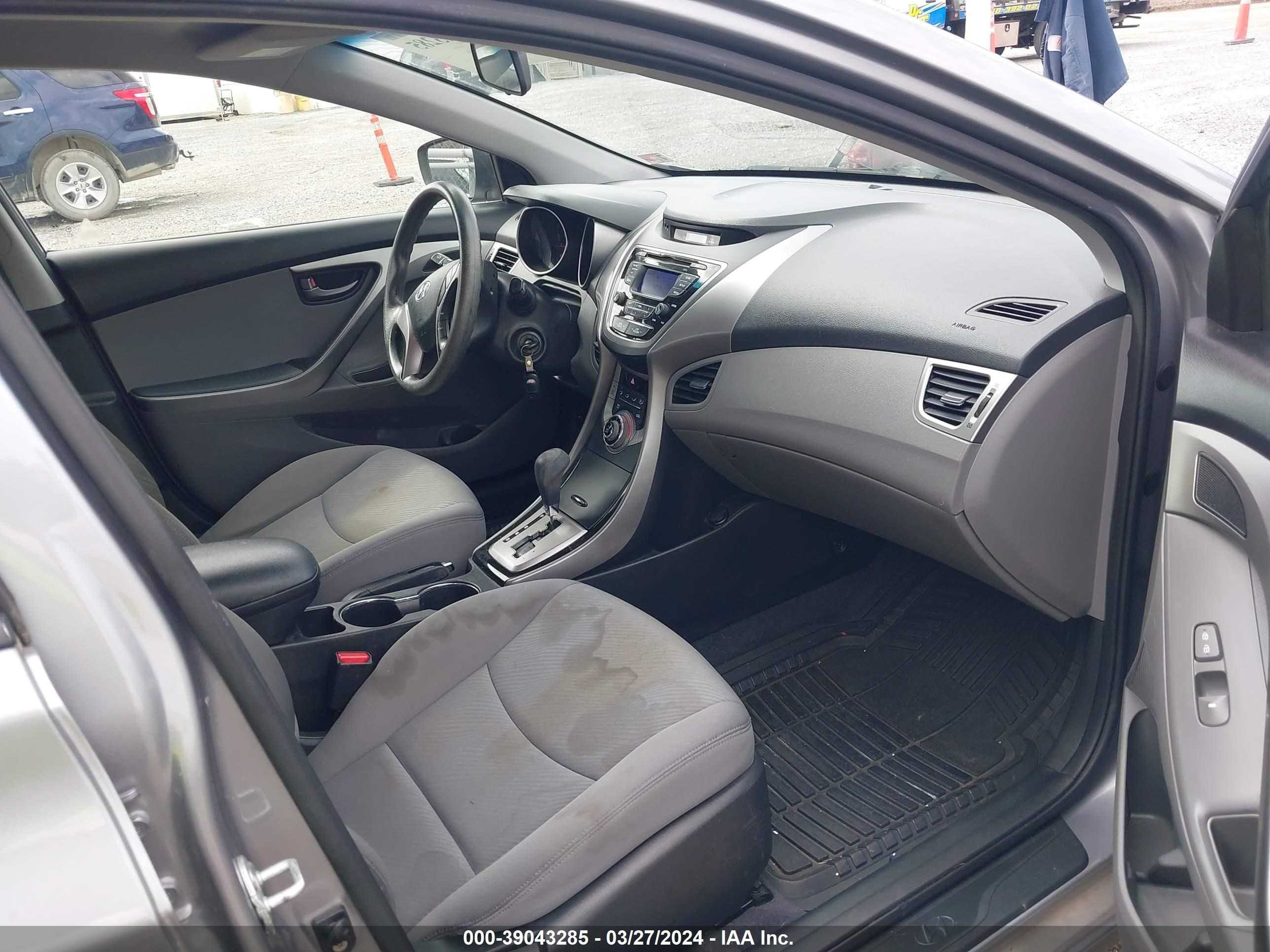 Photo 4 VIN: KMHDH4AE0DU721103 - HYUNDAI ELANTRA 