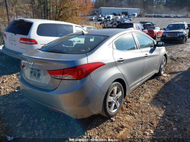 Photo 3 VIN: KMHDH4AE0DU808550 - HYUNDAI ELANTRA 