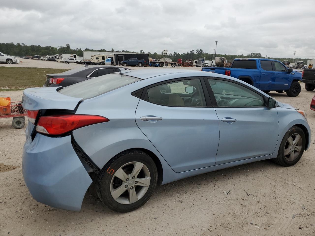 Photo 2 VIN: KMHDH4AE0DU820097 - HYUNDAI ELANTRA 