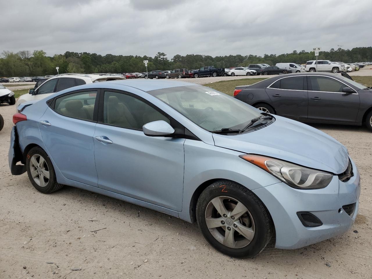 Photo 3 VIN: KMHDH4AE0DU820097 - HYUNDAI ELANTRA 