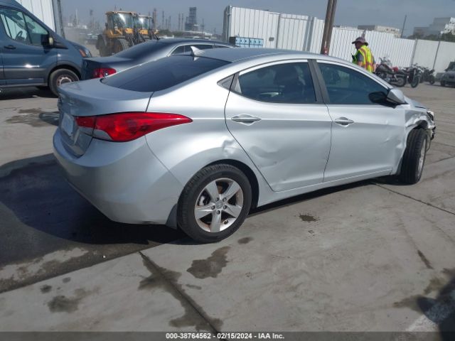 Photo 3 VIN: KMHDH4AE0DU897326 - HYUNDAI ELANTRA 