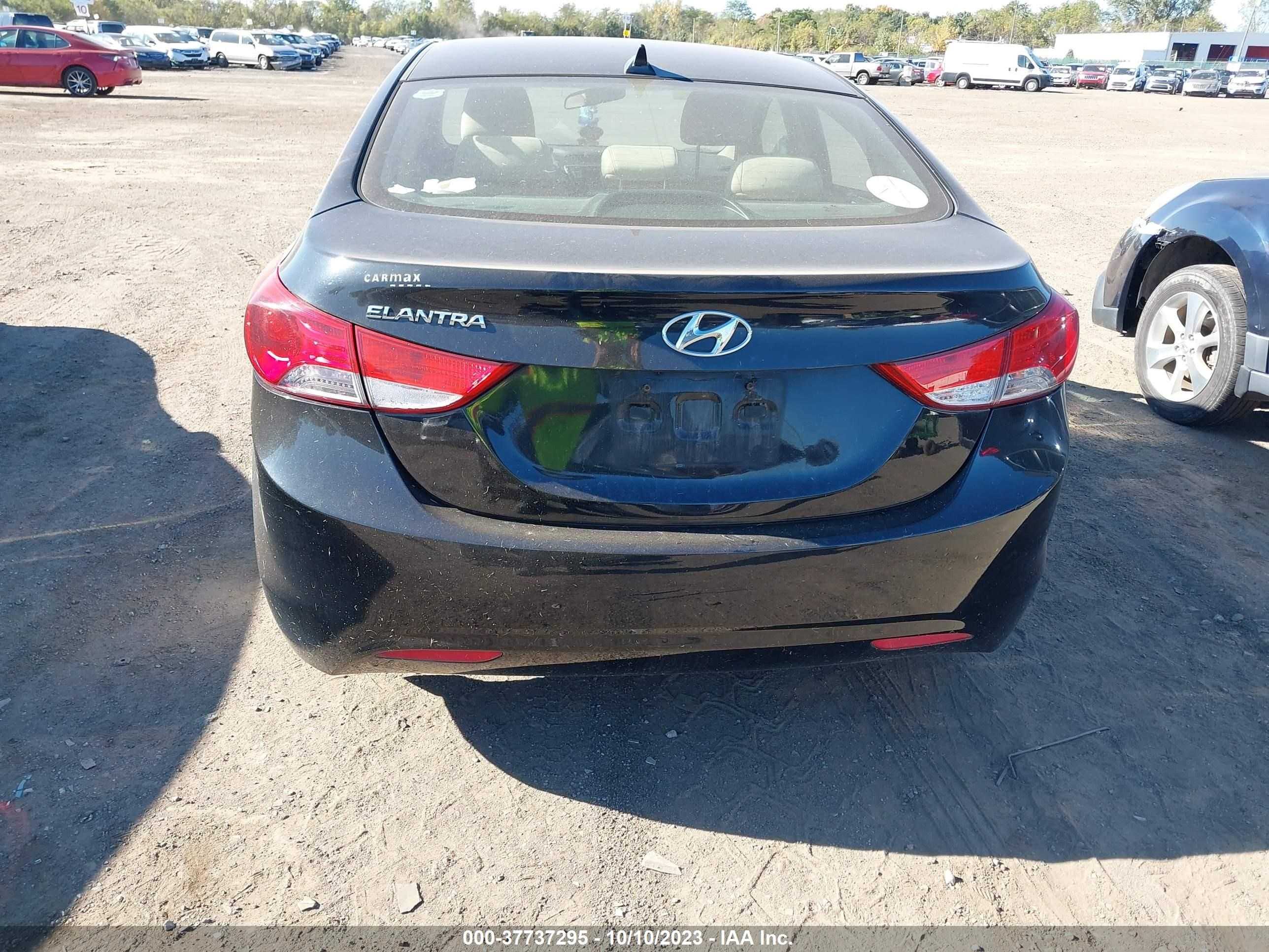 Photo 16 VIN: KMHDH4AE0DU938859 - HYUNDAI ELANTRA 