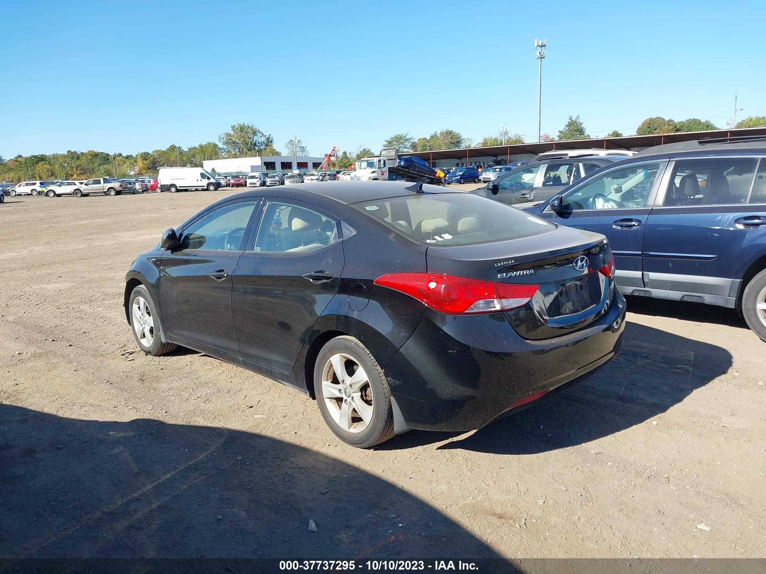 Photo 2 VIN: KMHDH4AE0DU938859 - HYUNDAI ELANTRA 