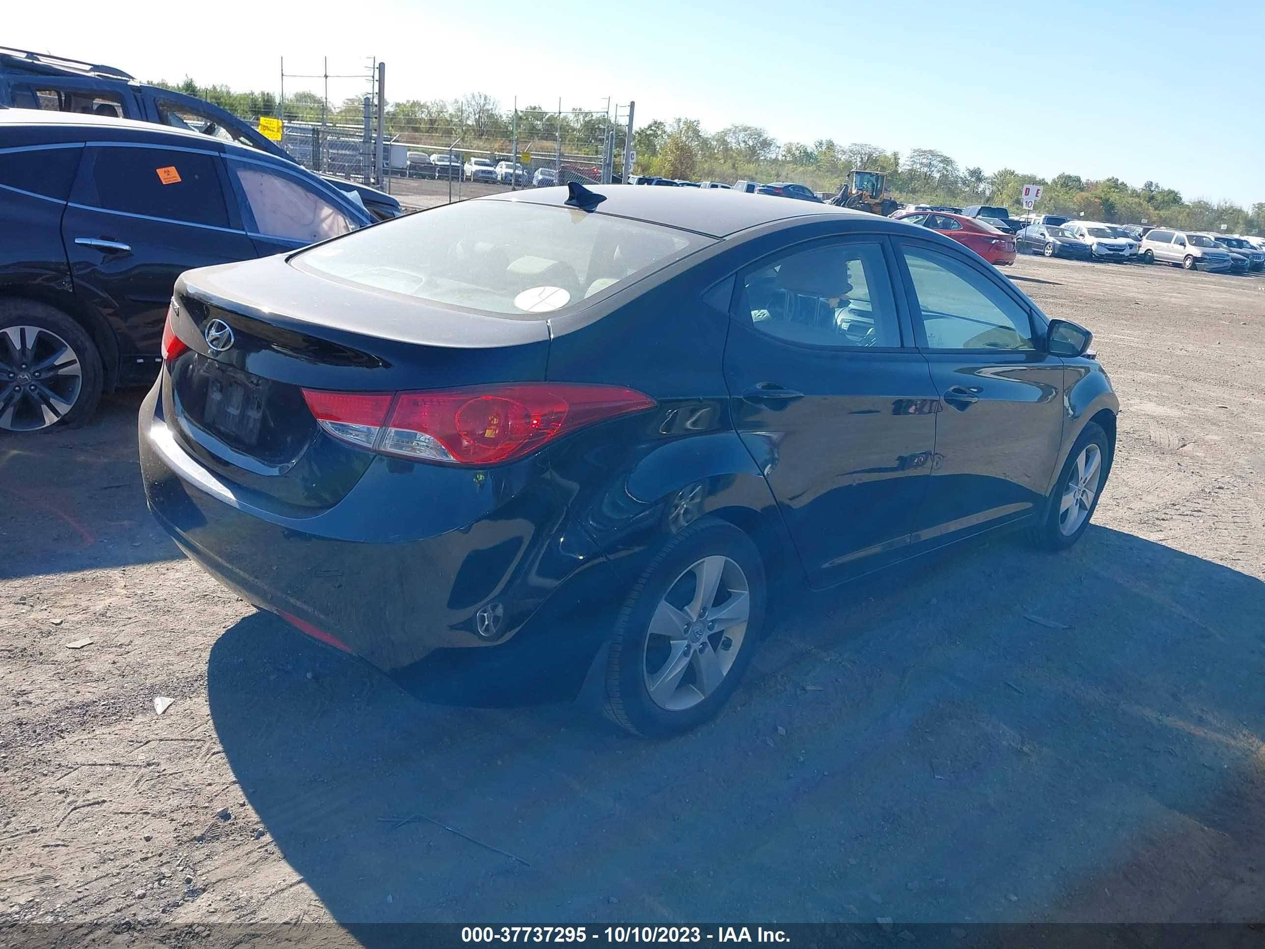 Photo 3 VIN: KMHDH4AE0DU938859 - HYUNDAI ELANTRA 