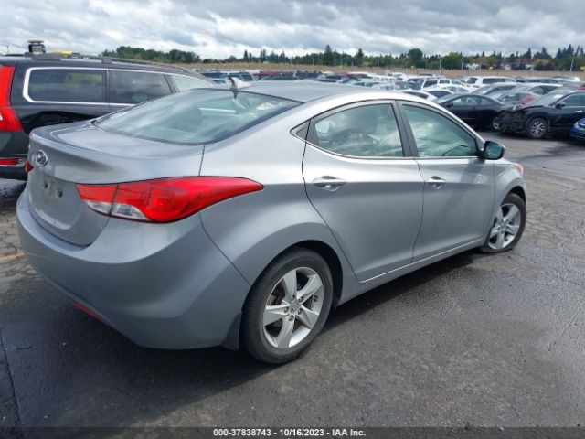 Photo 3 VIN: KMHDH4AE0DU965012 - HYUNDAI ELANTRA 