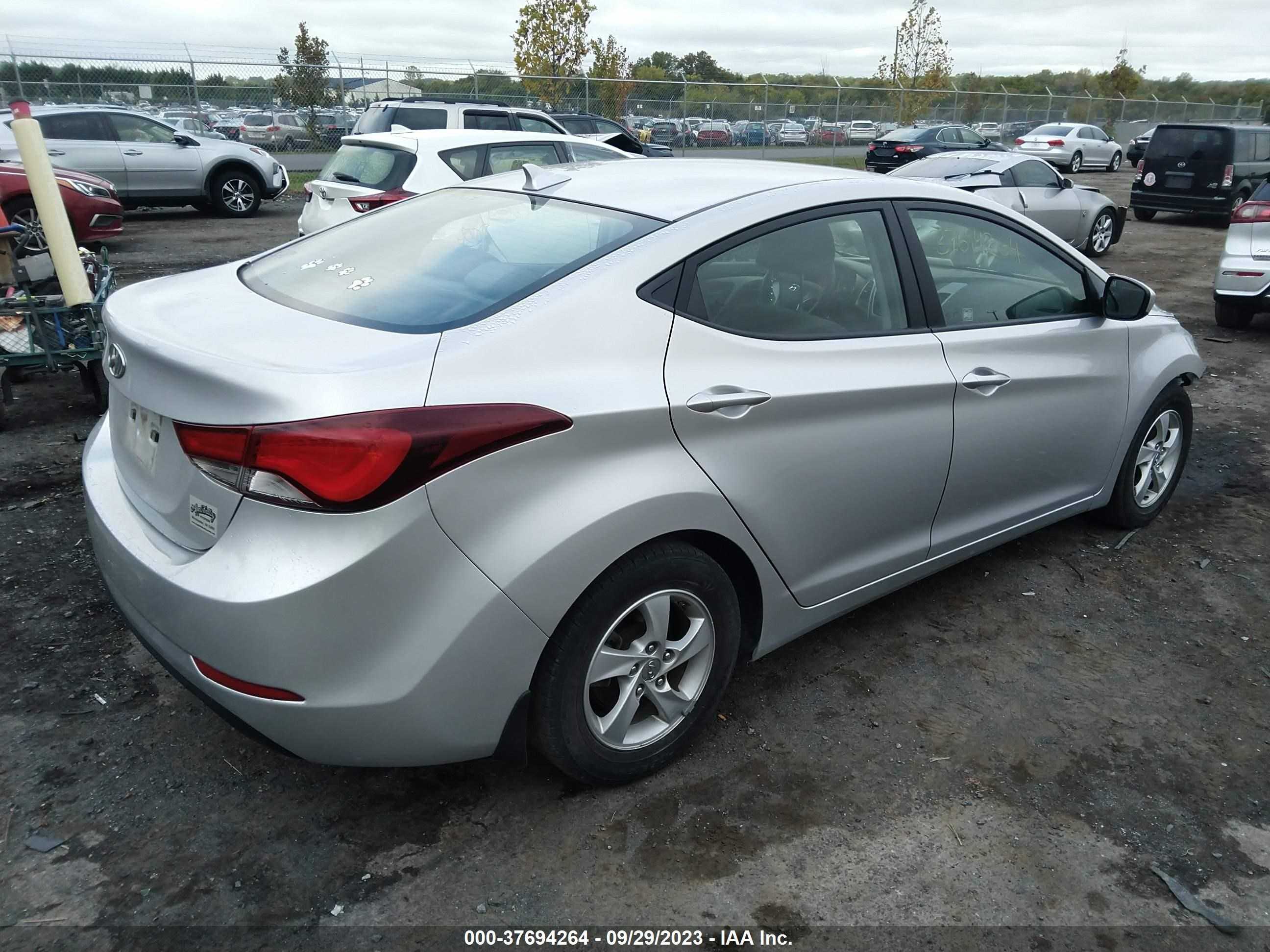 Photo 3 VIN: KMHDH4AE0EU029618 - HYUNDAI ELANTRA 