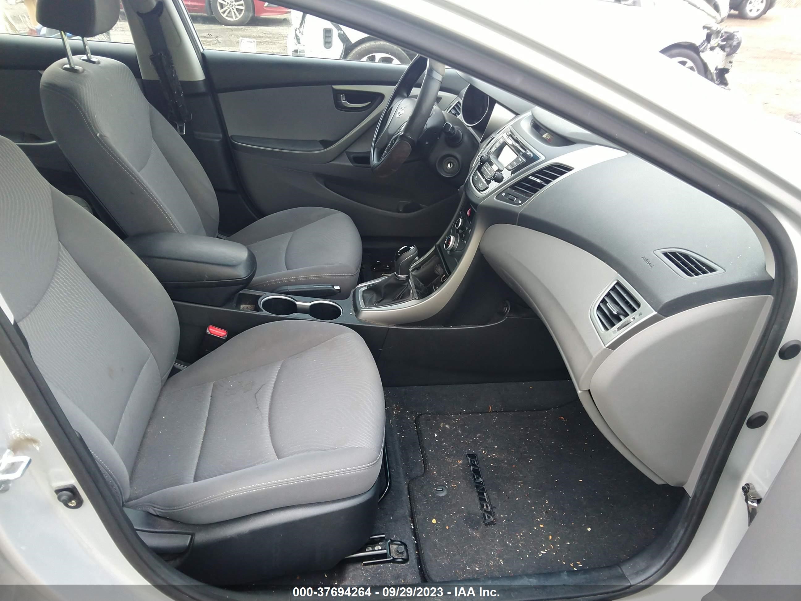 Photo 4 VIN: KMHDH4AE0EU029618 - HYUNDAI ELANTRA 