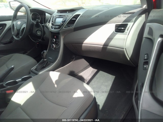 Photo 4 VIN: KMHDH4AE0FU412332 - HYUNDAI ELANTRA 