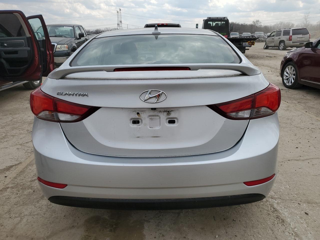 Photo 5 VIN: KMHDH4AE0FU414811 - HYUNDAI ELANTRA 