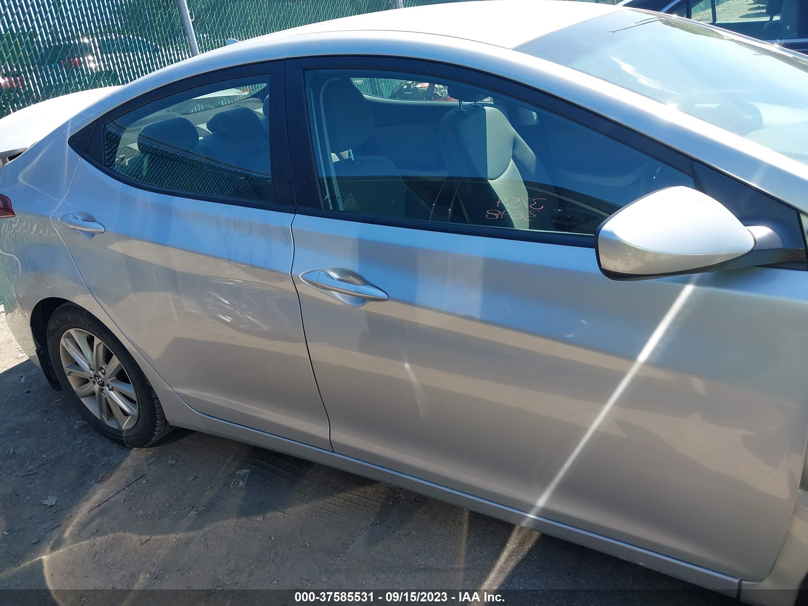 Photo 13 VIN: KMHDH4AE0FU436601 - HYUNDAI ELANTRA 