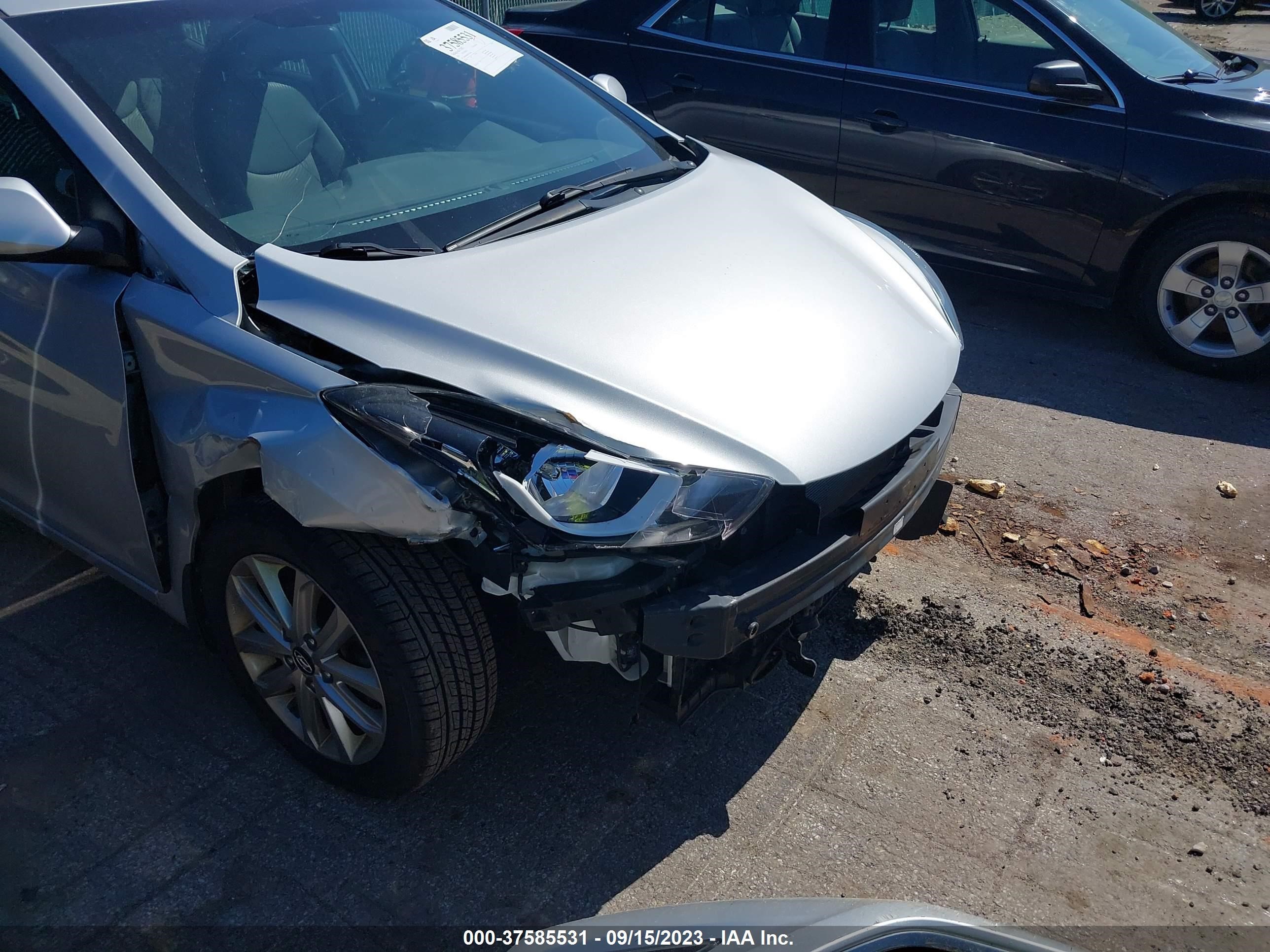 Photo 5 VIN: KMHDH4AE0FU436601 - HYUNDAI ELANTRA 