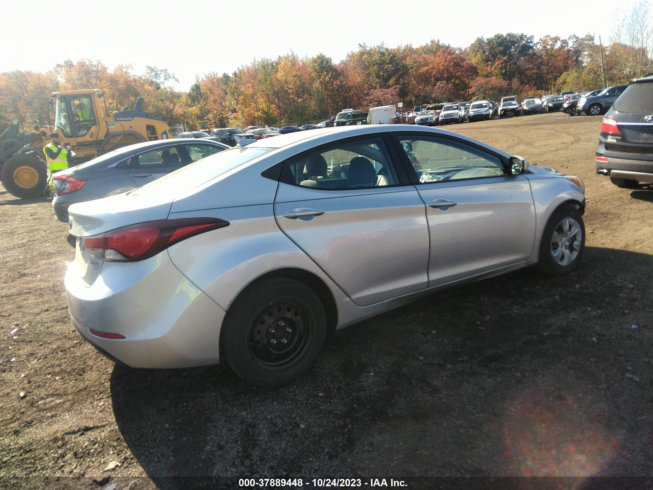 Photo 3 VIN: KMHDH4AE0GU579470 - HYUNDAI ELANTRA 