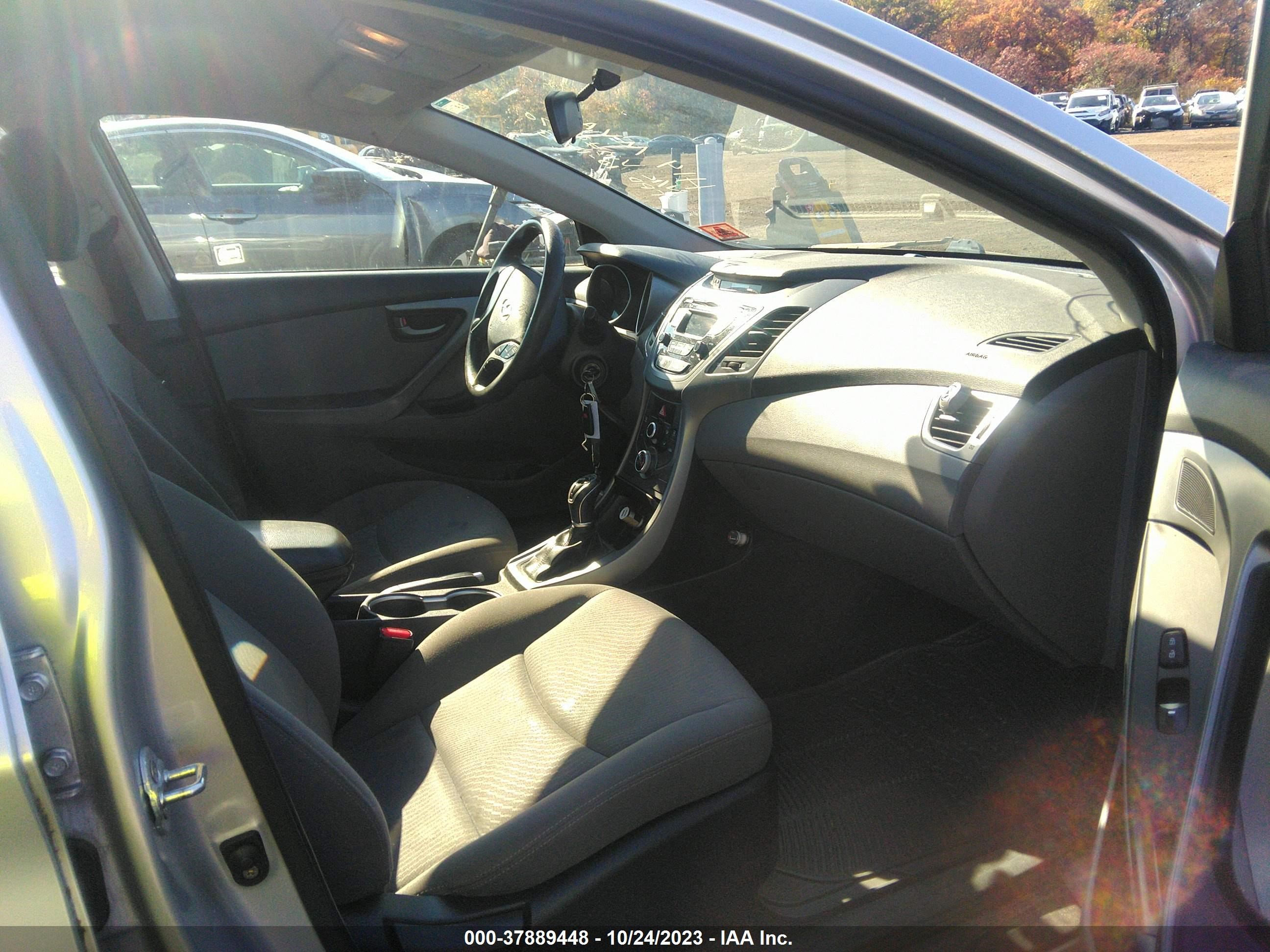 Photo 4 VIN: KMHDH4AE0GU579470 - HYUNDAI ELANTRA 