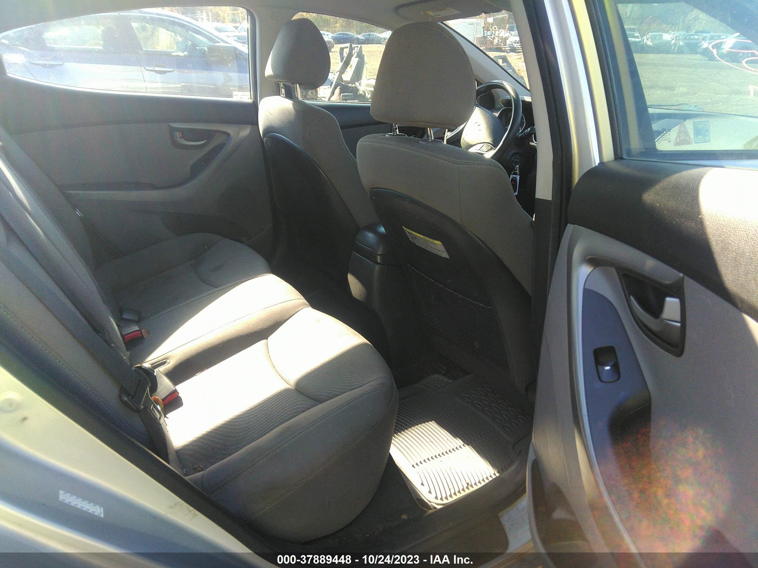 Photo 7 VIN: KMHDH4AE0GU579470 - HYUNDAI ELANTRA 