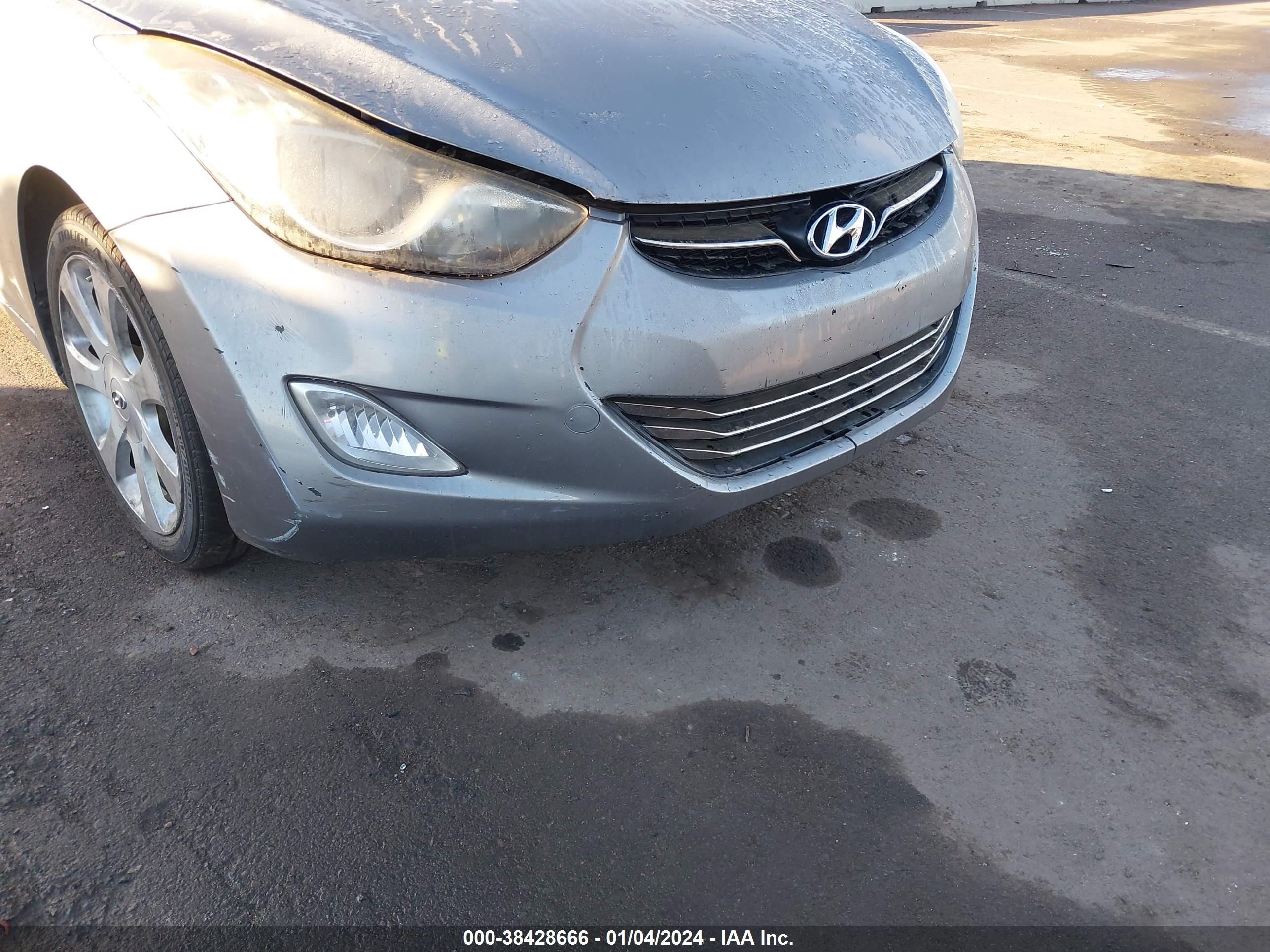 Photo 5 VIN: KMHDH4AE1BU103348 - HYUNDAI ELANTRA 