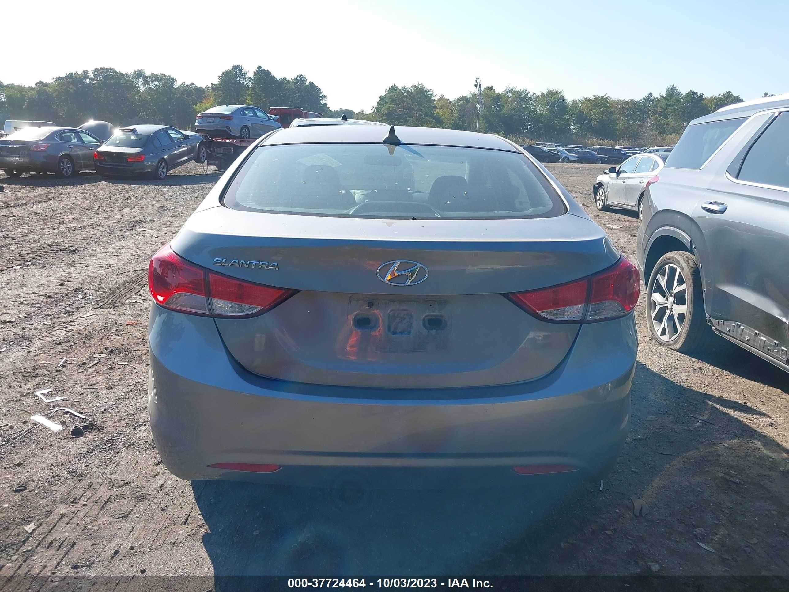 Photo 15 VIN: KMHDH4AE1BU108212 - HYUNDAI ELANTRA 