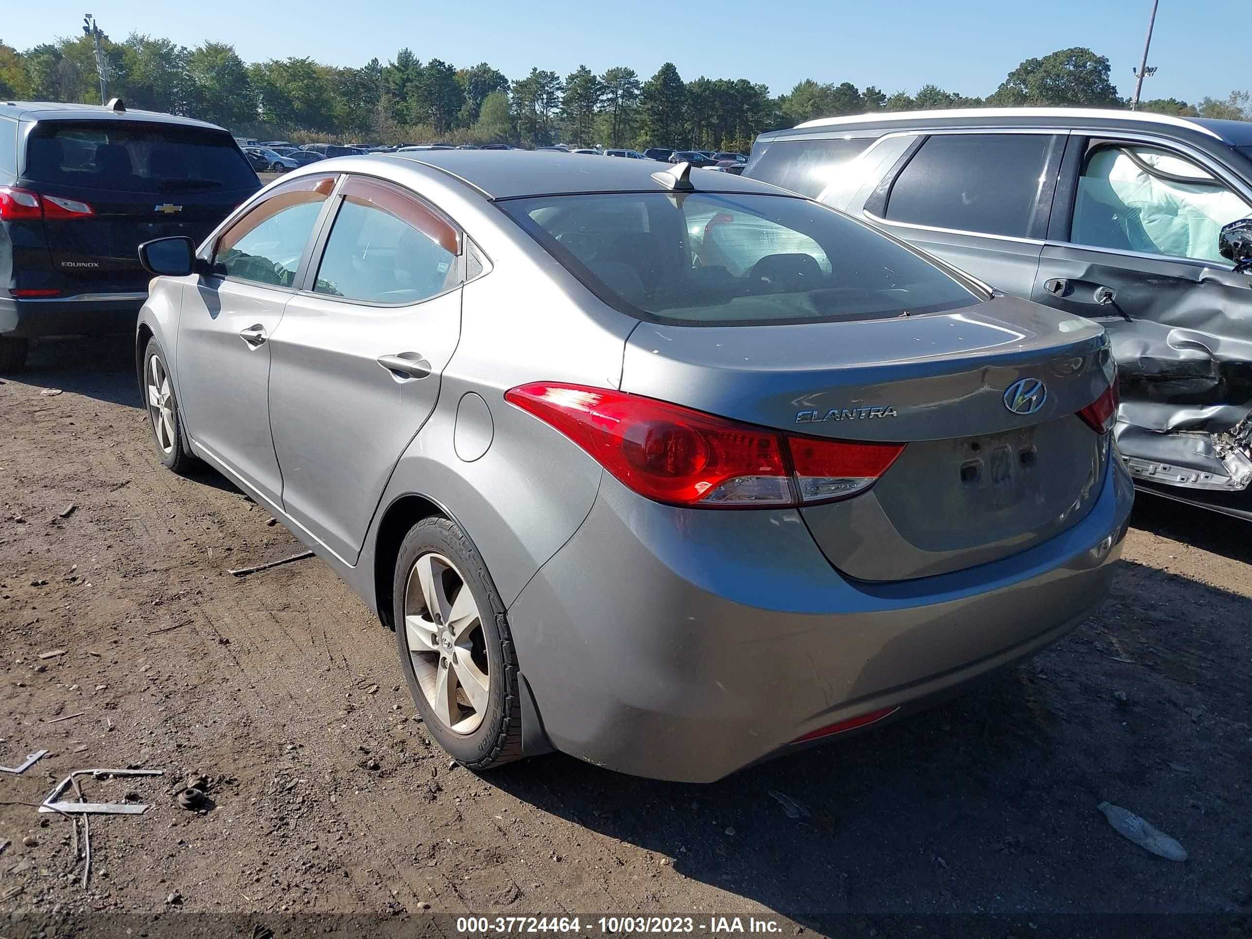 Photo 2 VIN: KMHDH4AE1BU108212 - HYUNDAI ELANTRA 