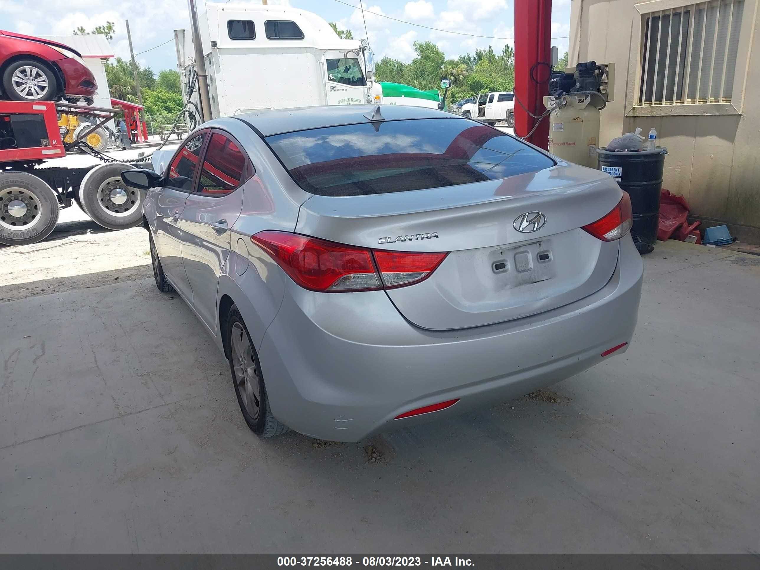 Photo 2 VIN: KMHDH4AE1BU148077 - HYUNDAI ELANTRA 