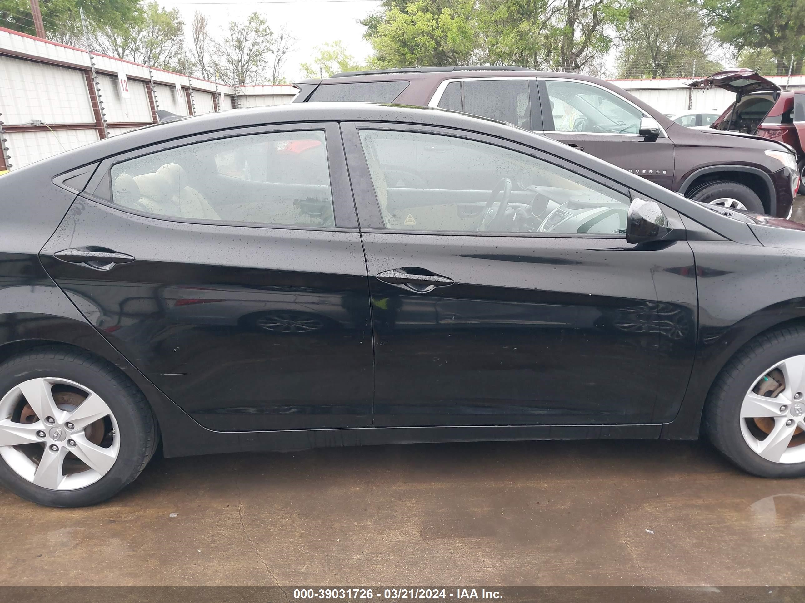 Photo 11 VIN: KMHDH4AE1CU301106 - HYUNDAI ELANTRA 