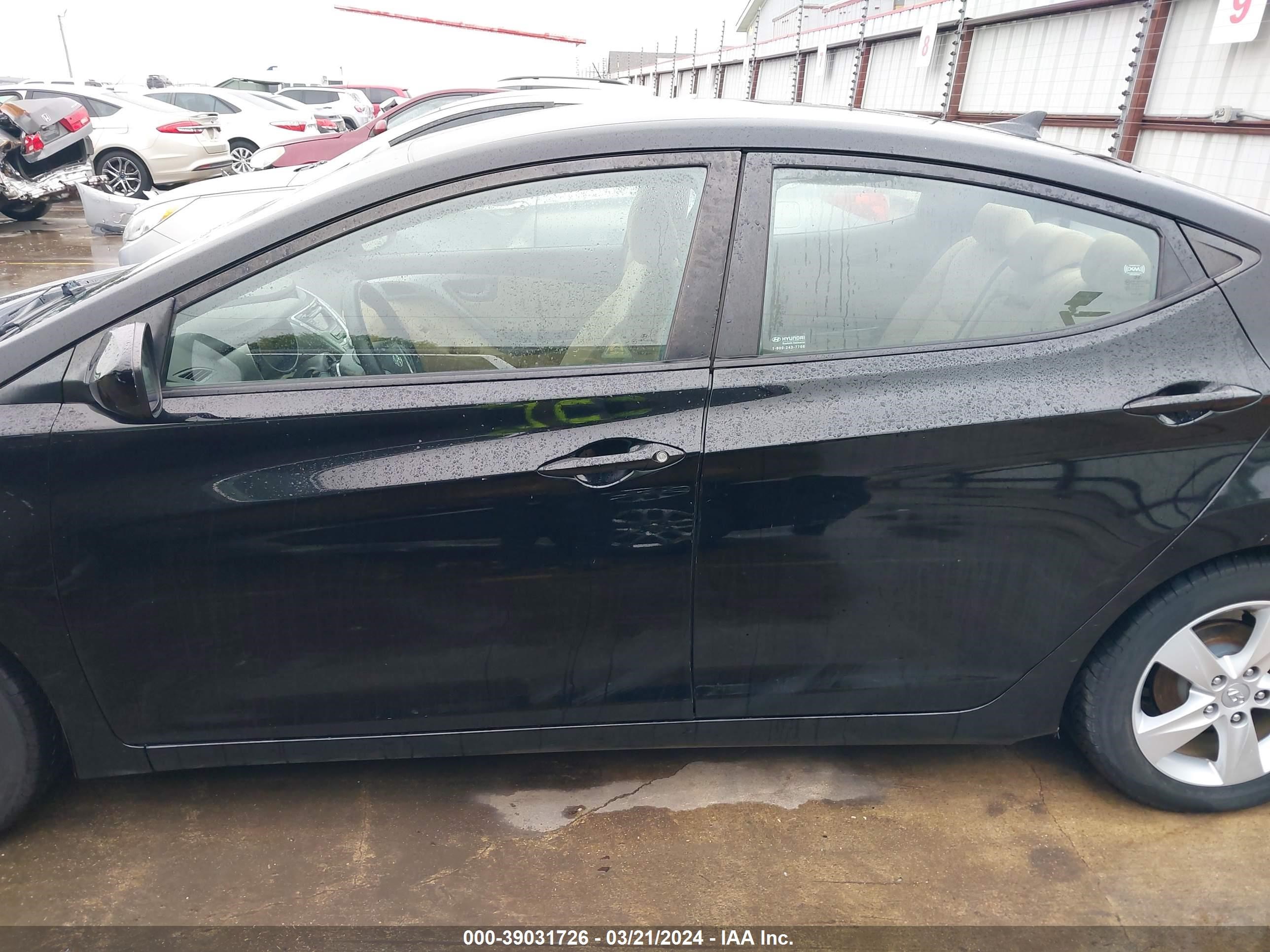 Photo 12 VIN: KMHDH4AE1CU301106 - HYUNDAI ELANTRA 