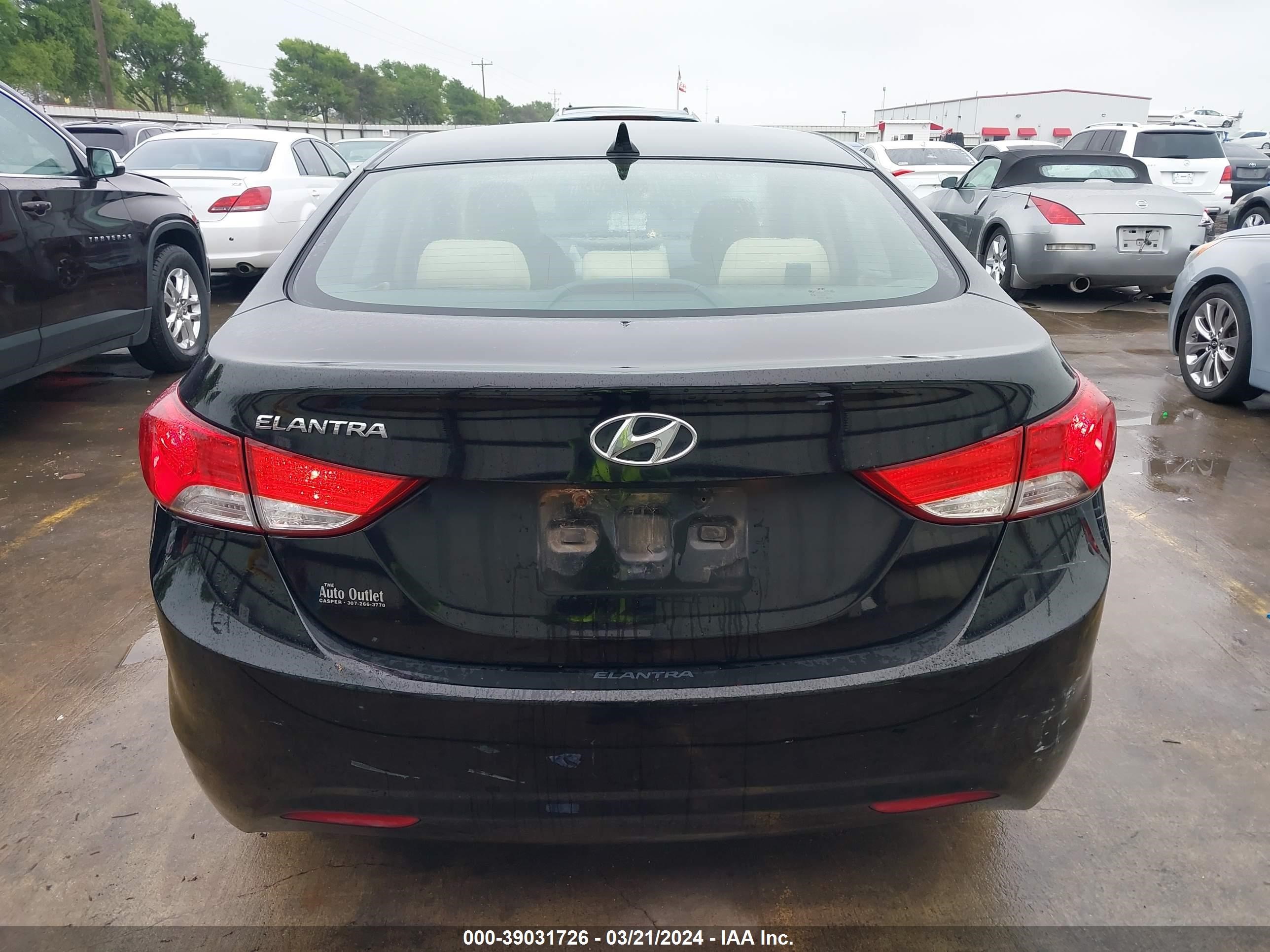 Photo 14 VIN: KMHDH4AE1CU301106 - HYUNDAI ELANTRA 